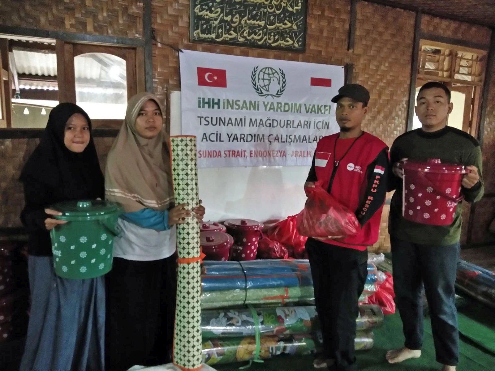 Türkiye’den tsunaminin vurduğu Endonezya’ya acil yardım